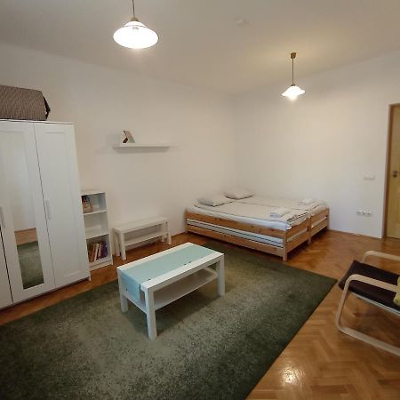 Gizella Apartman Eger Exterior foto